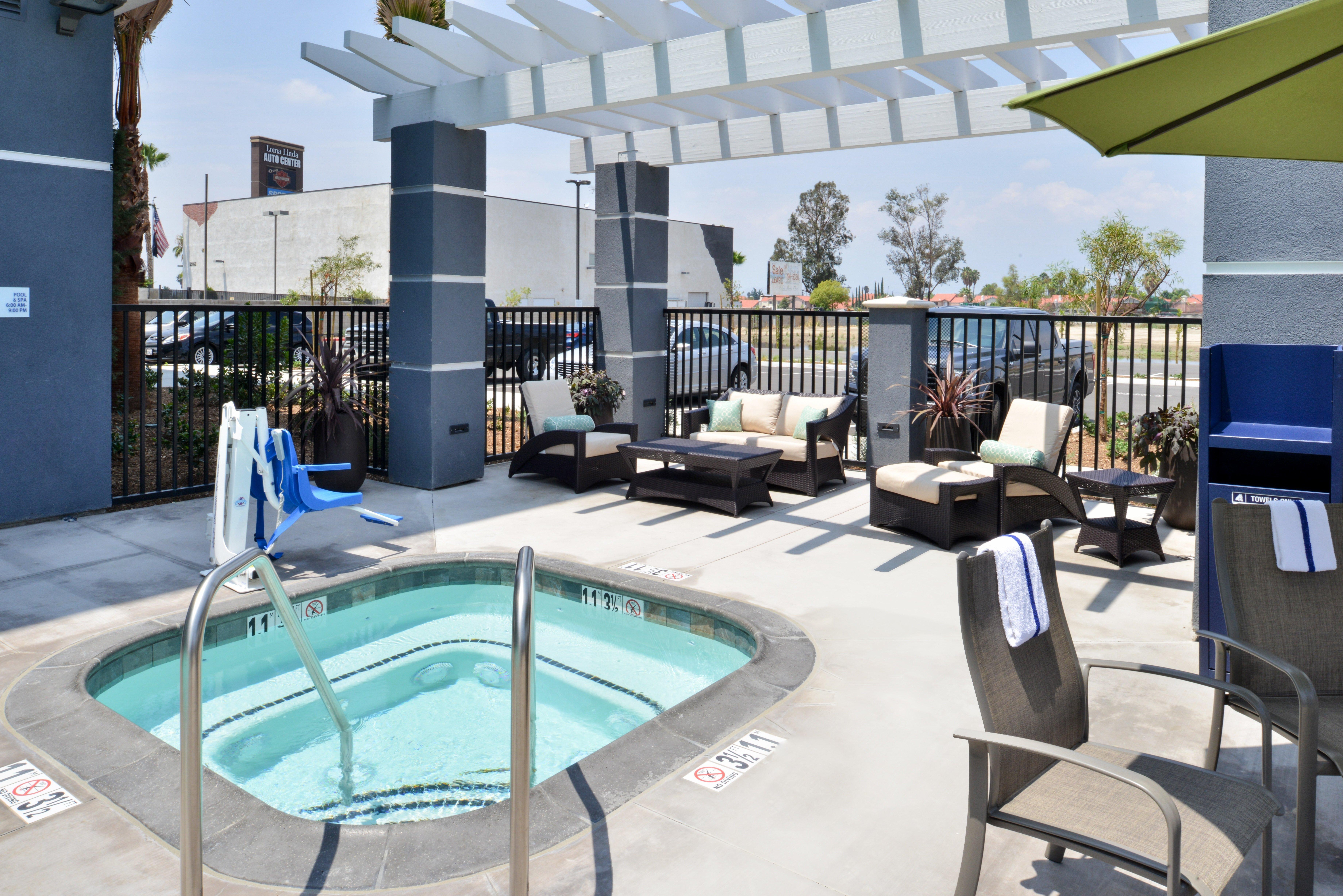 Holiday Inn Express Hotels & Suites Loma Linda By Ihg Екстериор снимка